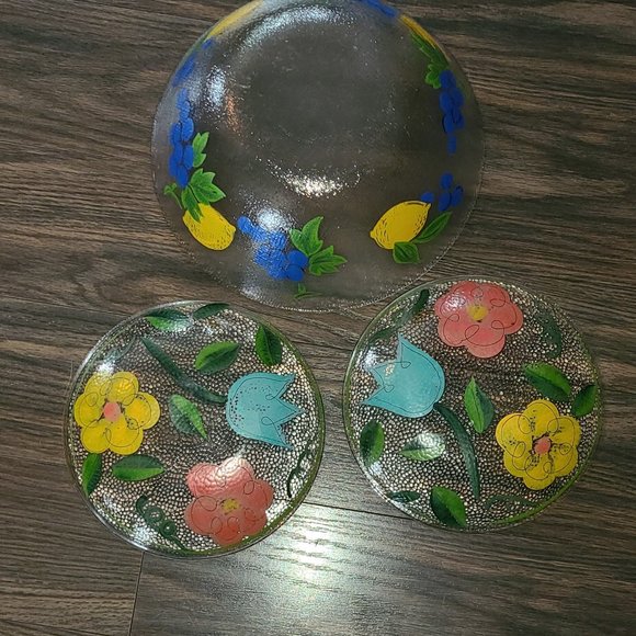 ARCOROC Glassware:  Large Salad Bowl & Two Plates (Fruit & Flowers) - Picture 3 of 3